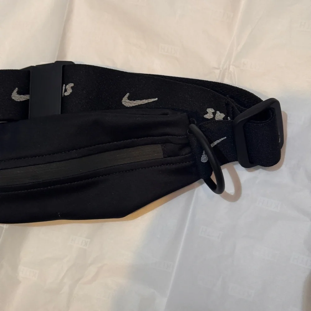 SKIMS Nike Waist Purse - Picture 6 of 7
